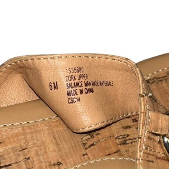 NWT Sofft Tan Slip On Cork Flats Sandals Slides With Gold Accents - Size6 - Picture 2 of 3